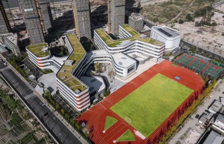 拒绝“千校一律”,浙大教院附中完成漂浮立体校园