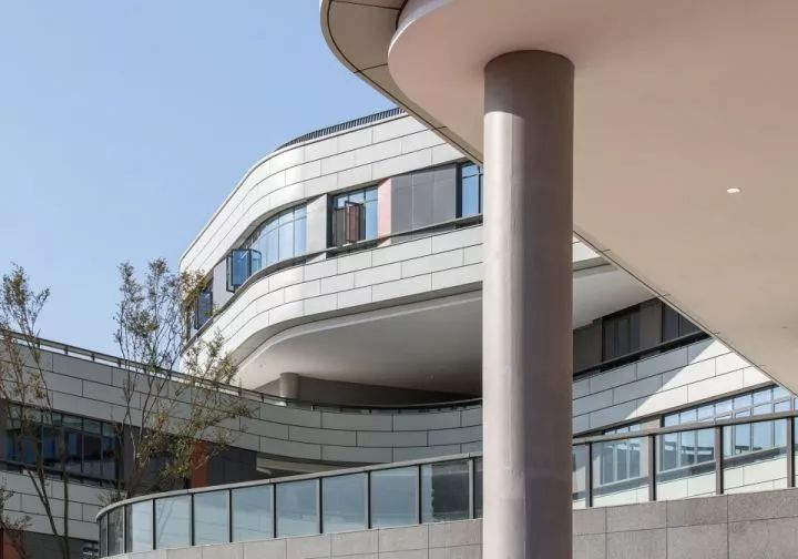 拒绝“千校一律”,浙大教院附中完成漂浮立体校园