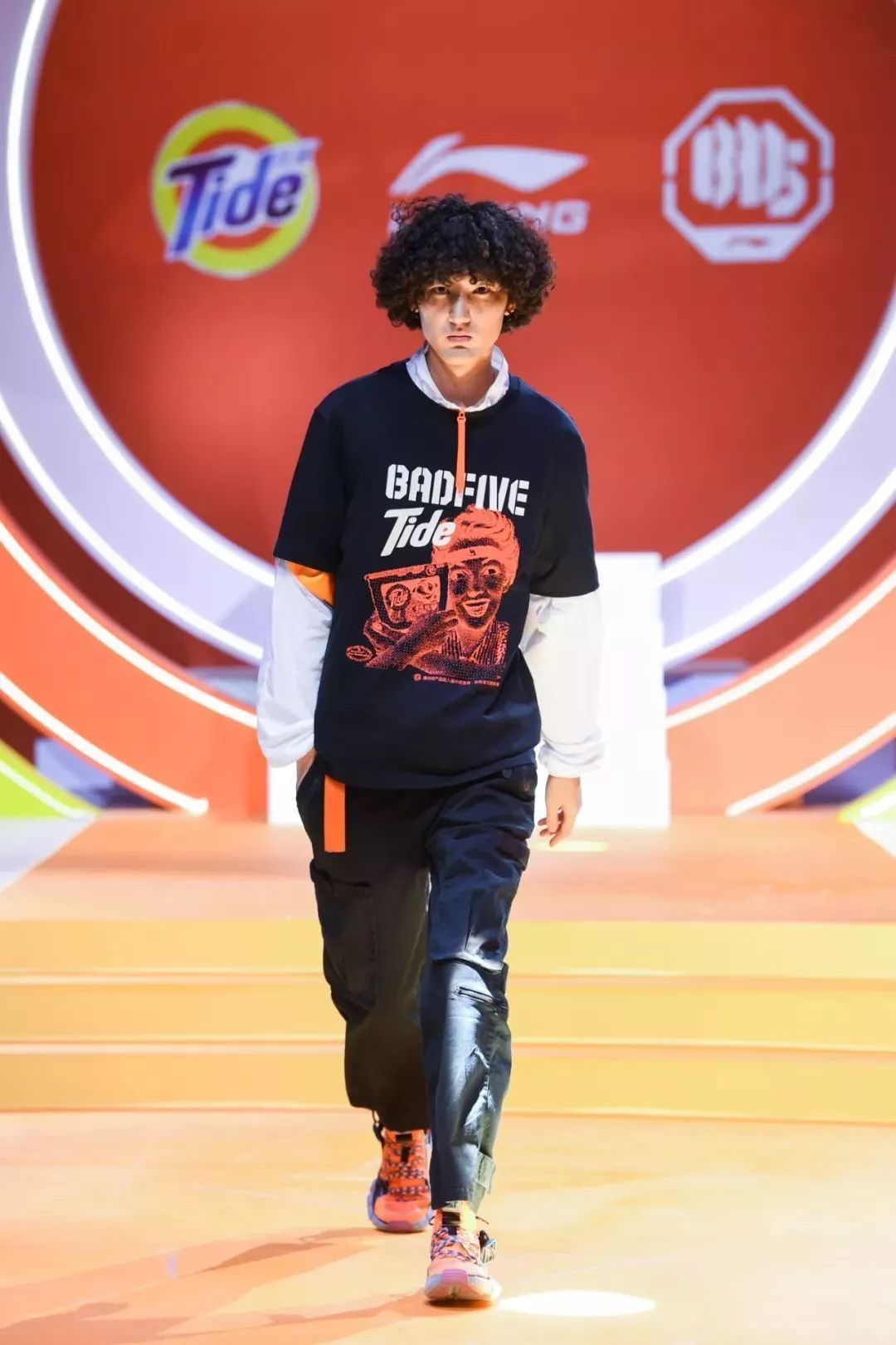 球鞋放薯条？皮卡丘变成碳？?洗衣液走秀了！这个世界太玄幻