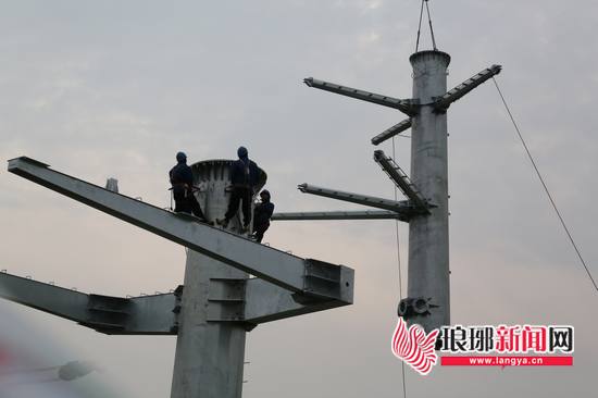 电力设施抢修忙优质服务不打烊,雨夜抢修保供电优质高效赢民心