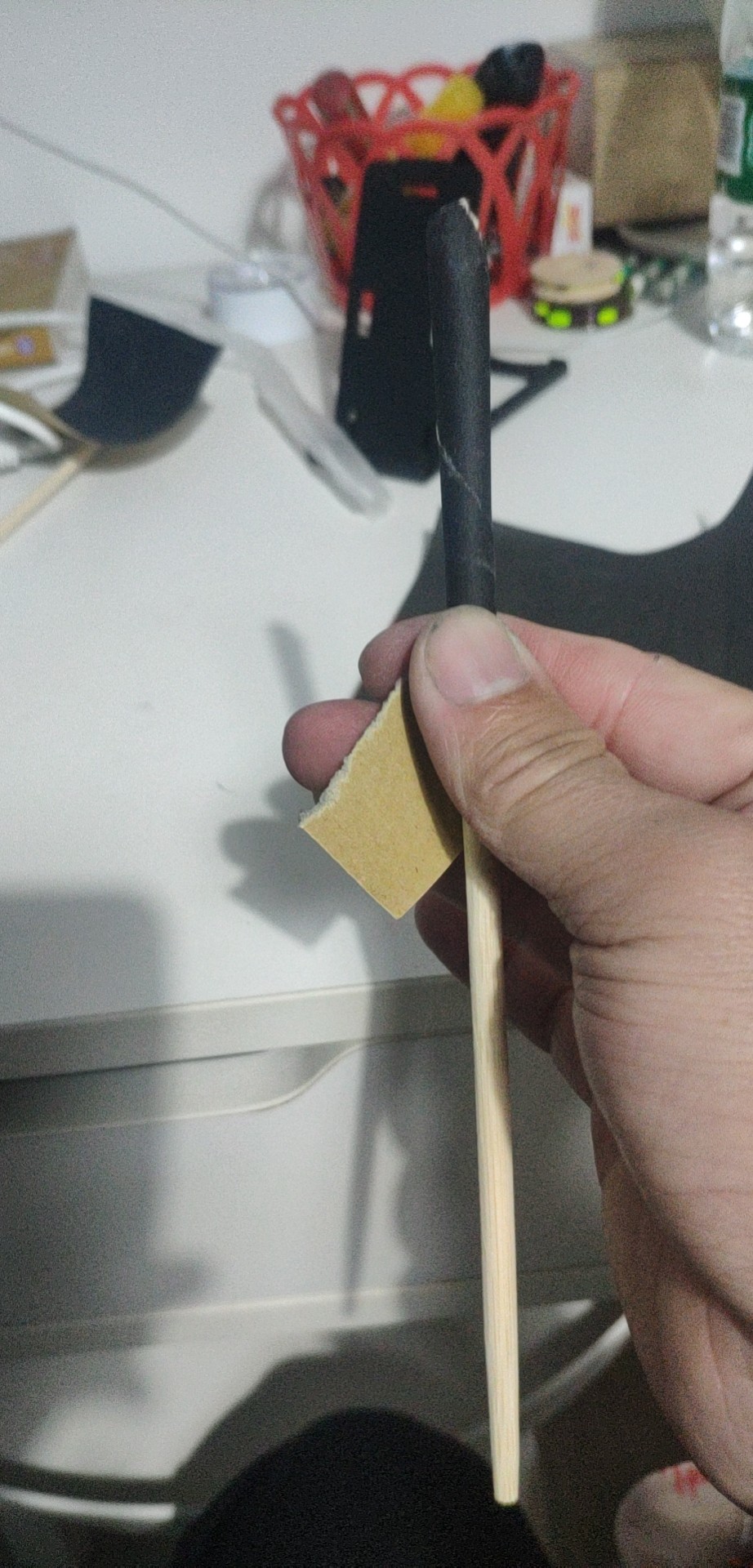 鱼竿被502胶水粘住拉不出来怎么办,鱼竿破裂最好的修复方法