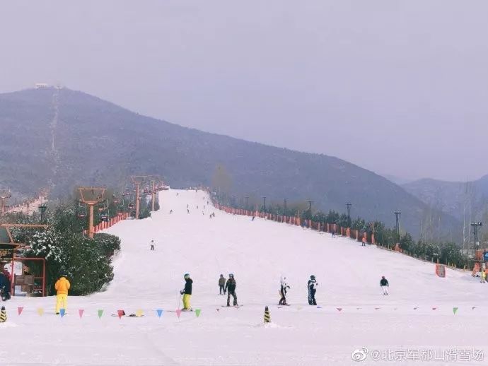 冰雪乐园北京雪圈畅玩,昌平绿洲水乡冰雪乐园