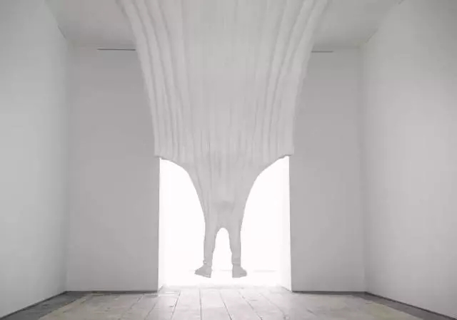 看他的“时间废墟”，世界观崩塌