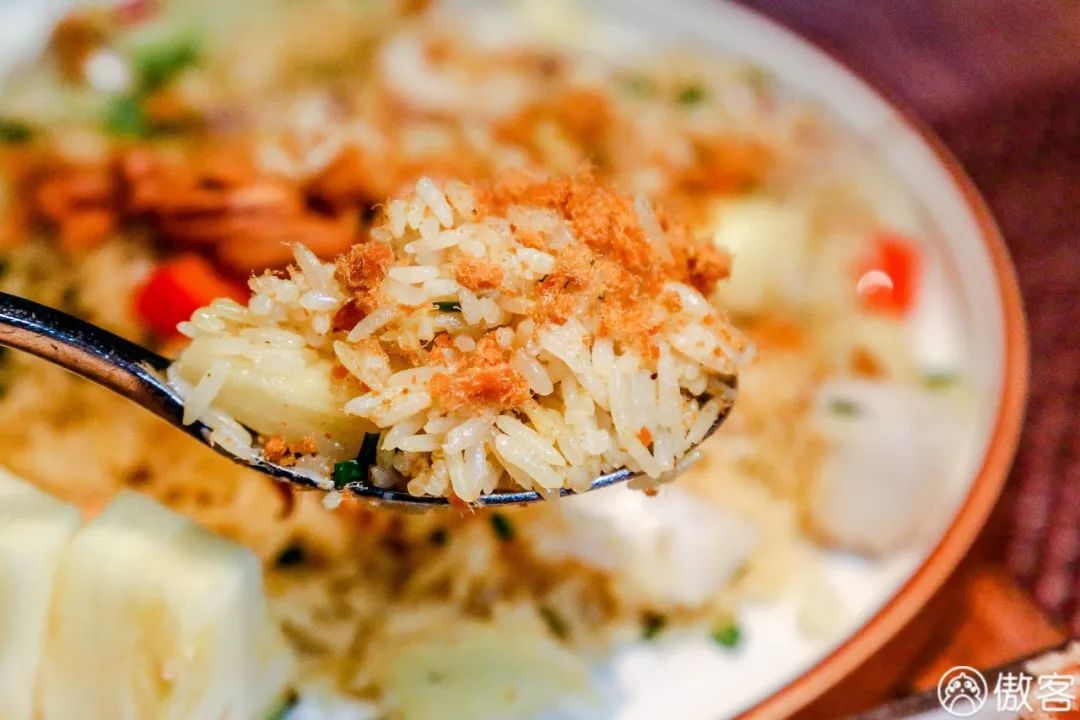 一周了，我还在想着他家的牛排芋酥杏片面包……