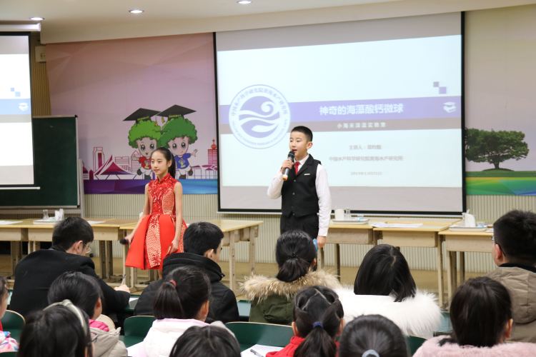 用神奇的魔法造梦七彩童年，青岛市实验小学举办庆元旦庆活动