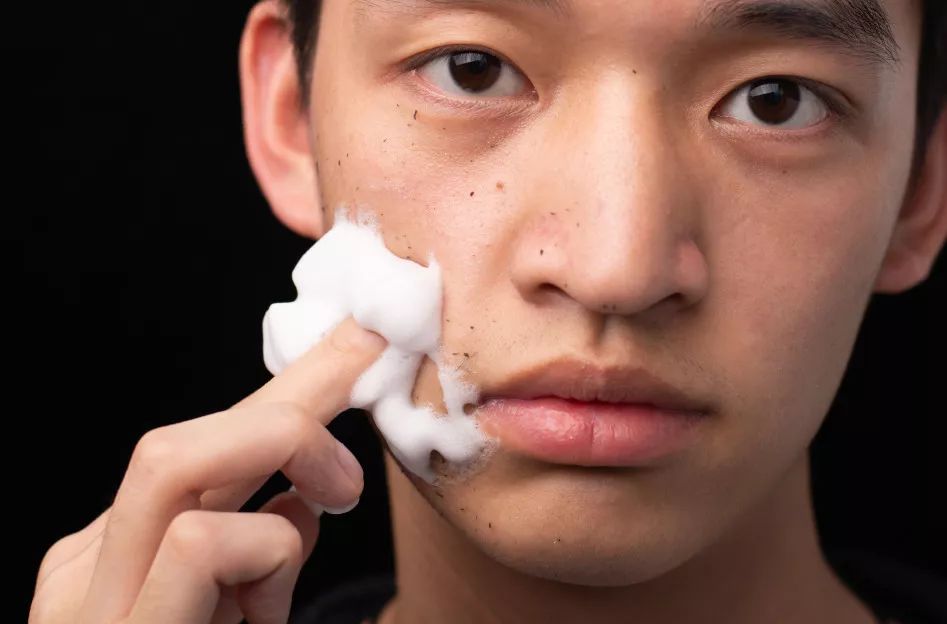 柔嫩抛光|脸上搓出3斤泥!难怪又黄又暗又黑头!10秒给脸蛋“剥壳”,厉害