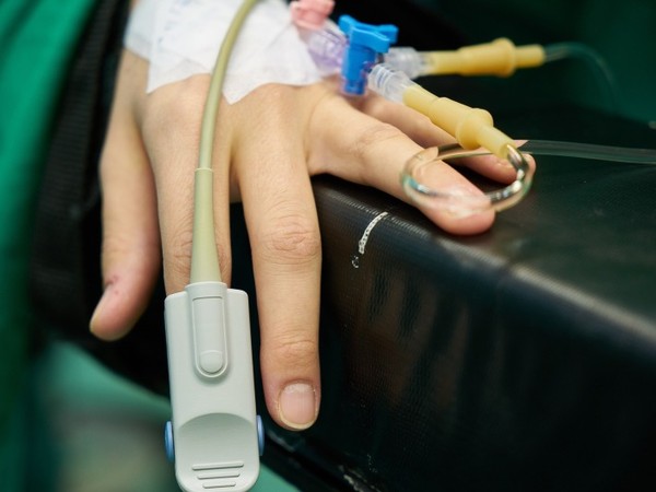 打球跌倒！20多岁男后脑遭爆踩没心跳　医一看心凉了