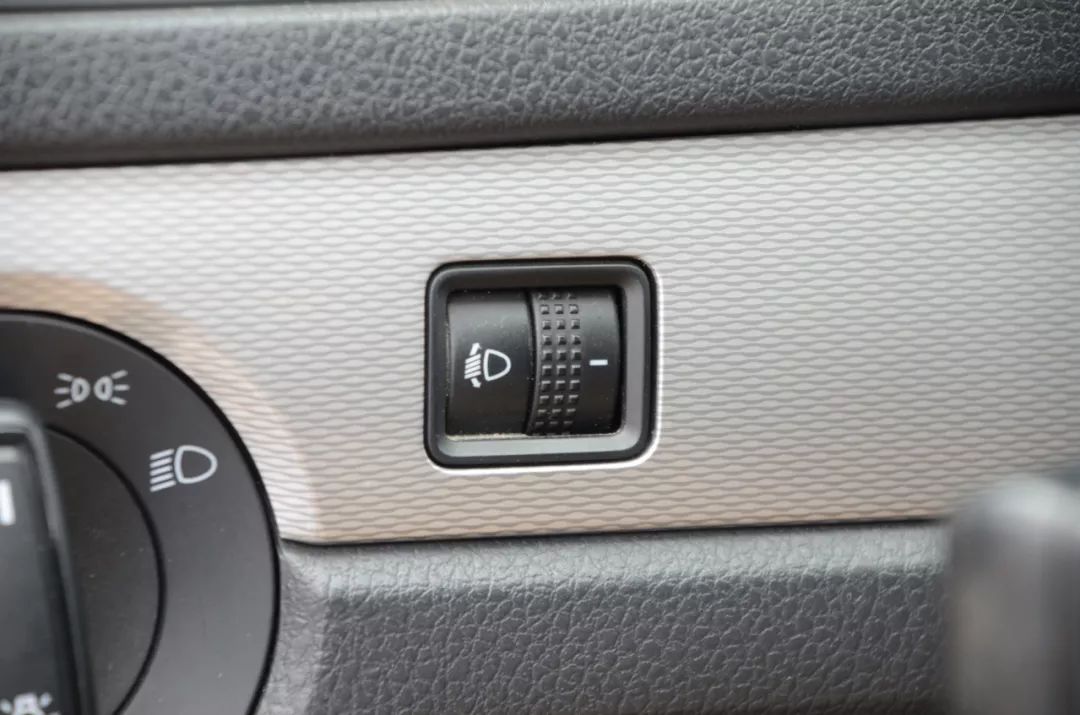 左手丰田右手大众,只花了不到5w成为人生赢家!这辆二手的朗行配置不输自家的卡罗拉!车主赚到了