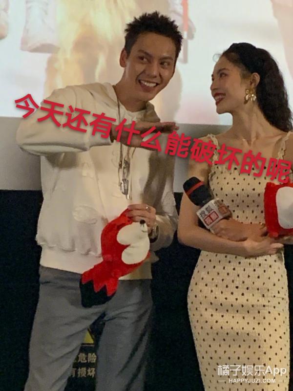 赵丽颖王一博录节目蓝色吊带上衣,赵丽颖王一博快本对视说话