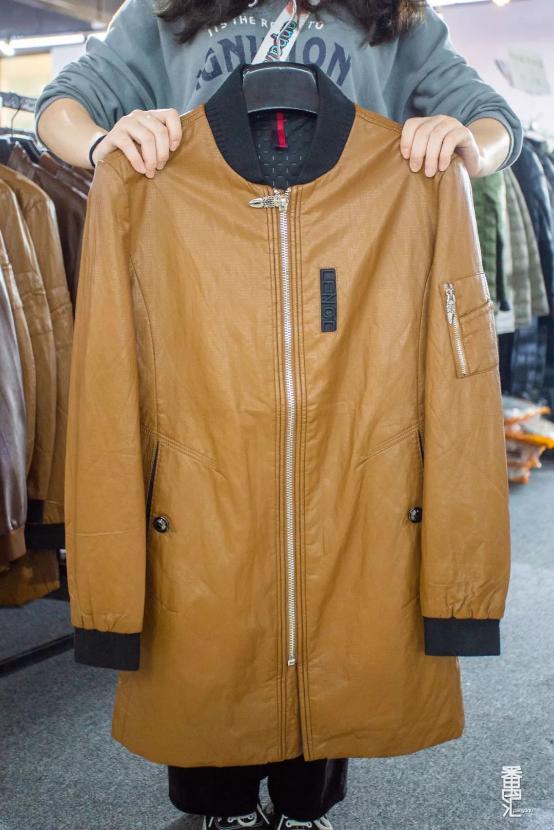 南村工厂特卖店,广州番禺南村特卖场服装