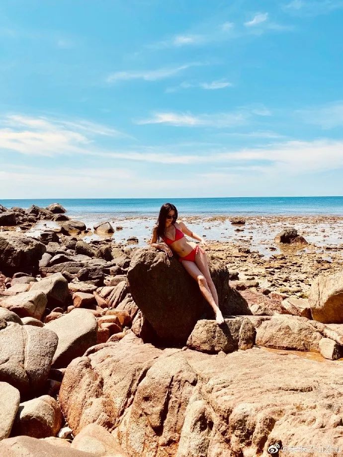 连续8年蝉联全球最美100人，35岁性感*物尤**凭美胸翻红，网友：我就是馋她身子