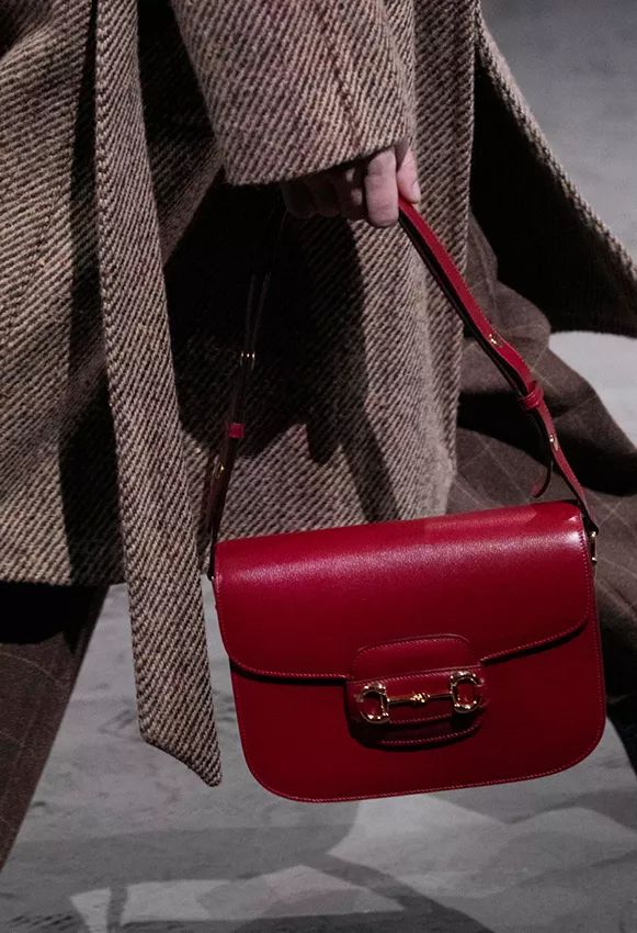 福利来惹！肖战的米老鼠竟没拼过*钟金**仁Gucci大秀浪漫表白？