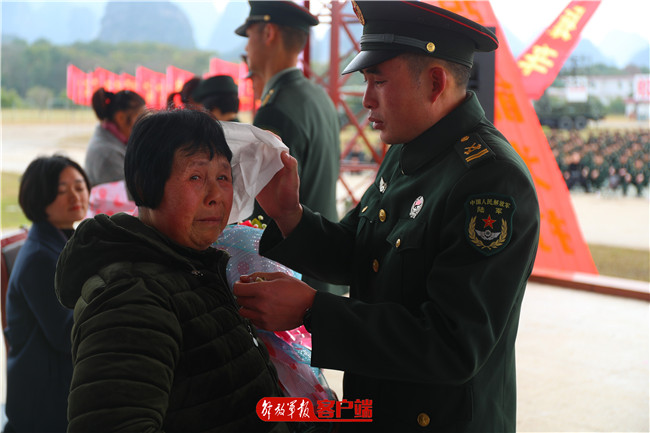 兵哥哥版“私人订制”表情包强势来袭！快收藏