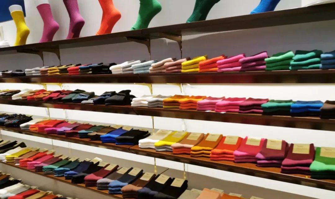 全球顶级袜子奢侈品,渔网袜界的爱马仕