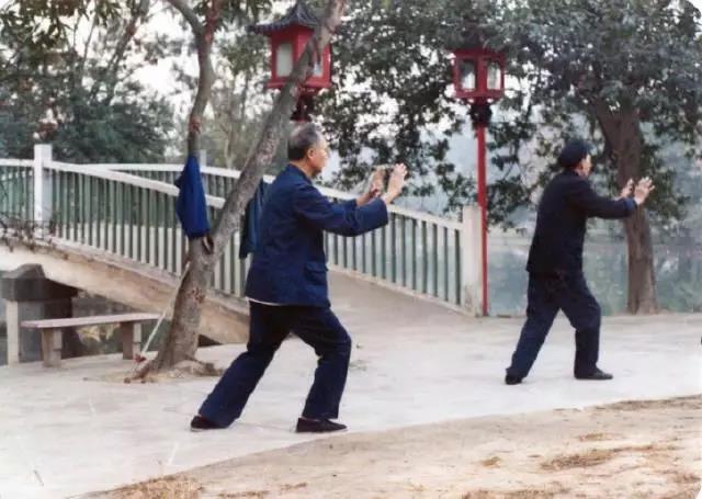 旱冰台球,旱冰台球机关枪