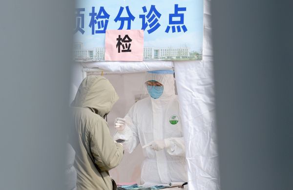 记者探访医院发热门诊,记者访武汉发热门诊