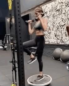 时髦办|18岁的Kaia怀孕了？？？其实LV太子妃也是19岁当妈妈的