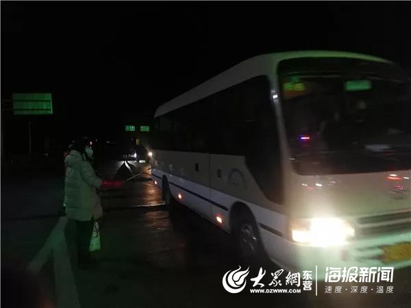 抗击疫情奋力拼搏的先进事迹,众志成城抗击疫情党员走在最前方