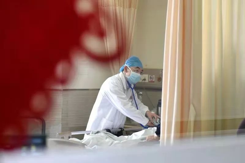 *党**徽闪亮在禺山丨抗击疫情，番禺人才在行动