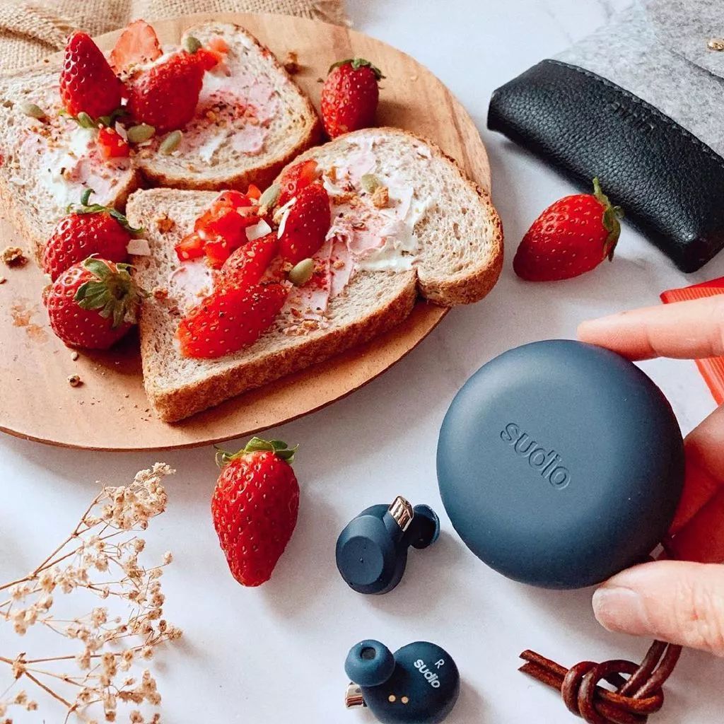 情侣礼物推荐送一对,情侣一周年送什么礼物最好