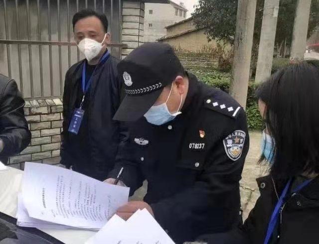 警察抽膝盖积液,膝盖有积液化脓怎么办