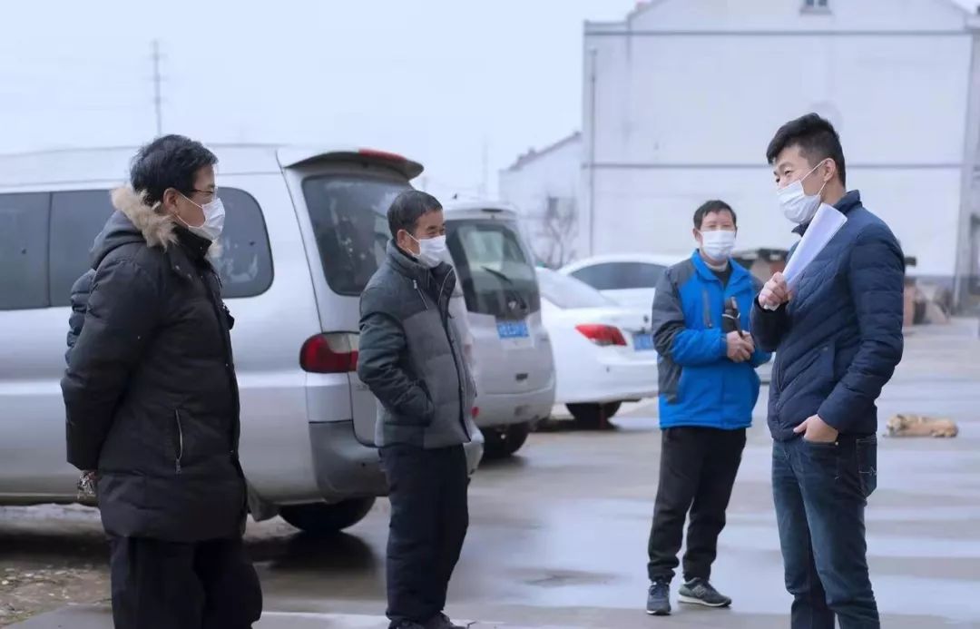 申港街道横塘村返澄人员排查服务隔“疫”不隔心