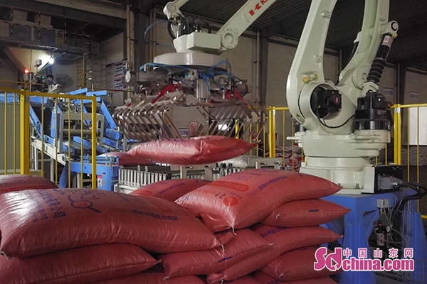 春耕防疫复产两不误,防疫生产两不误港口复工平稳有序