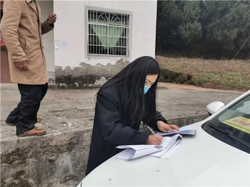 检察蓝关爱老人,检察蓝第一线