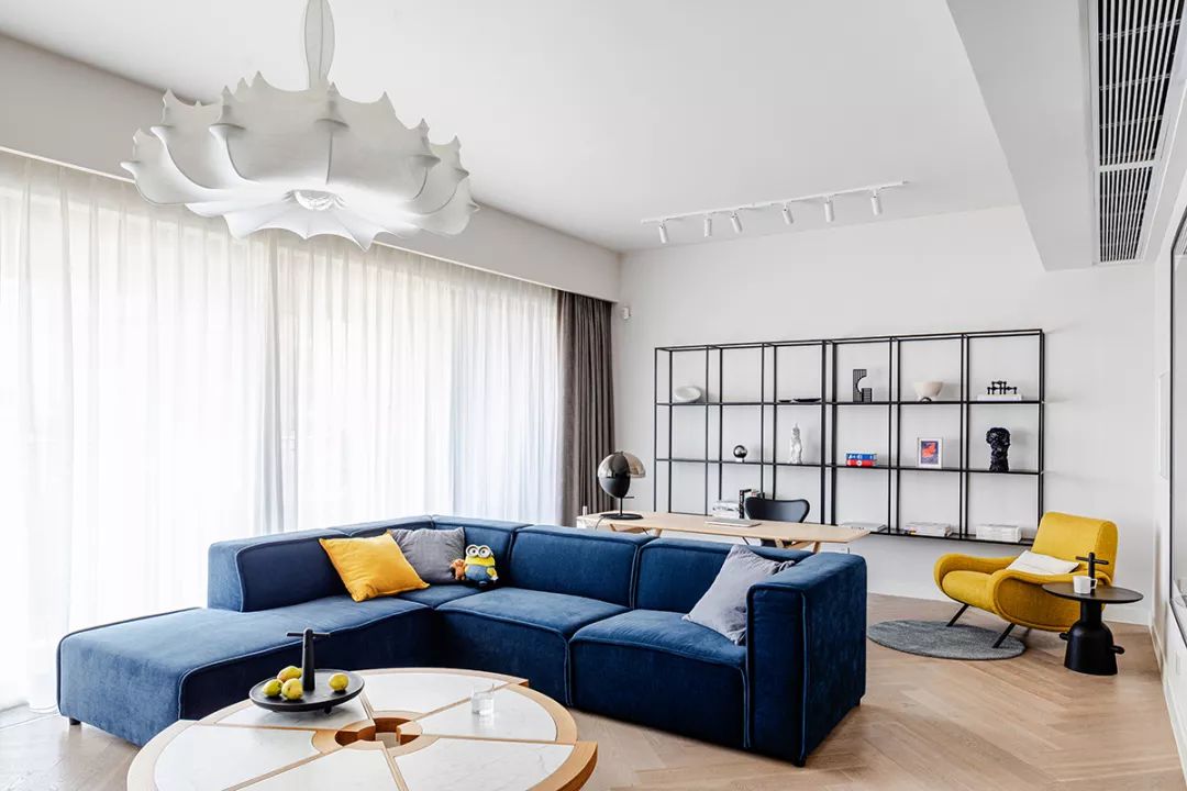 她以“潮汐”为灵感创造了一个家，将看似无形的爱说到尽兴