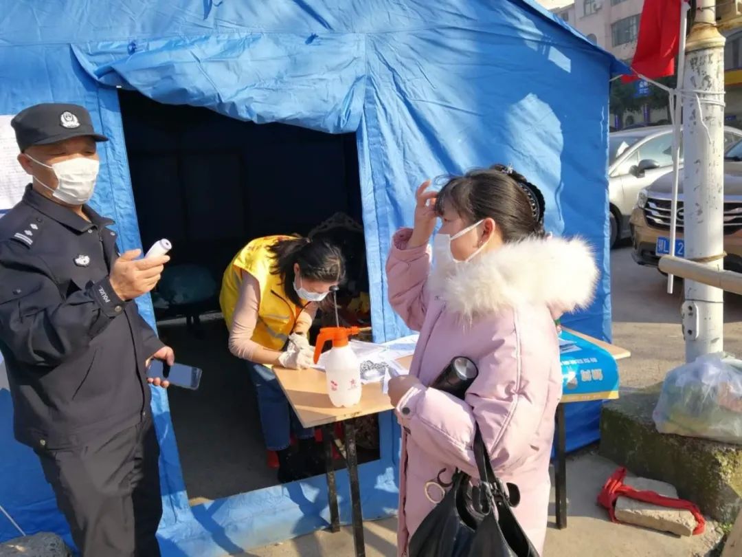 “我就是要出去！”看法官妙招说服各路“购物大妈”“取货大叔”丨直通湖北