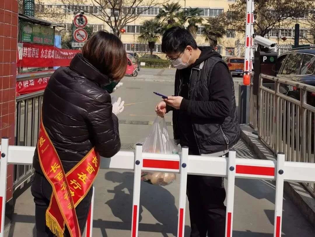 爱心免费上门帮五保老人剃头理发,爱心理发免费上门服务