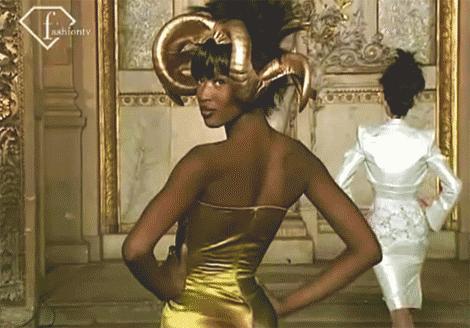 麦昆13年照片,麦昆怎么去世的