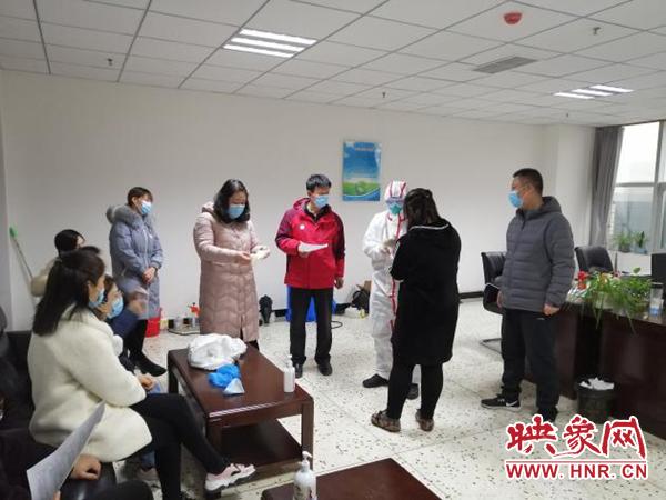 非常时期坚守岗位的图片,医警夫妻档坚守疫情防控一线