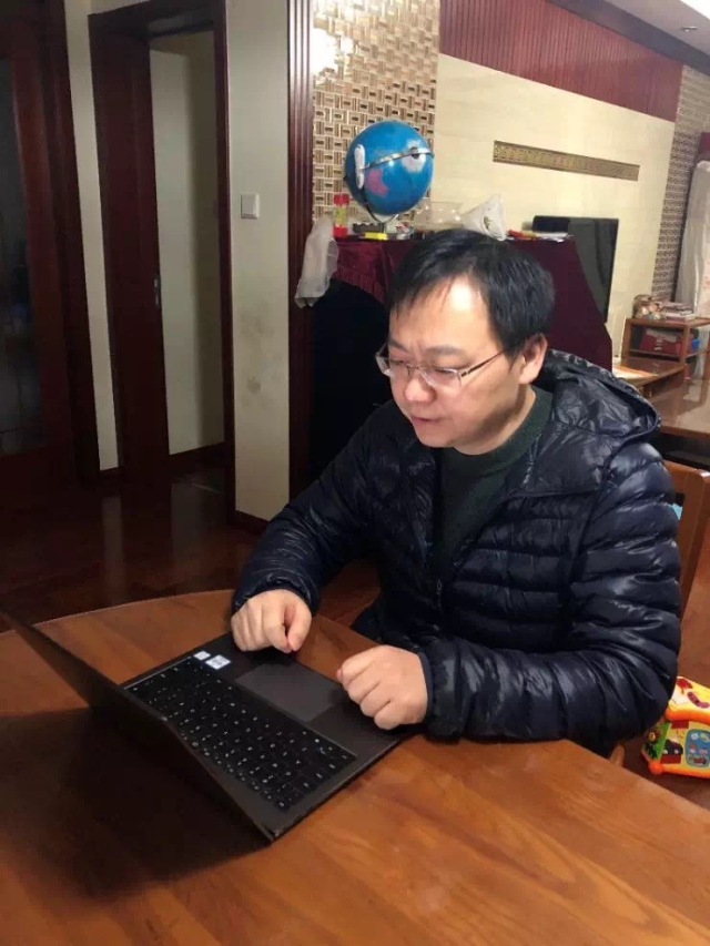 武大学子的三行情书,武大学生封校日常