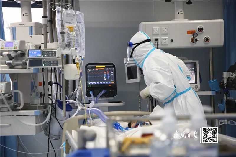 记者深入新冠肺炎病房,记者探访新冠重症监护室