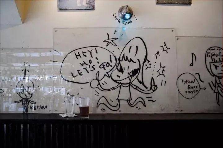 画“古怪小孩”拍出1.9亿天价的帅大叔，超越草间弥生，成日本最贵艺术家