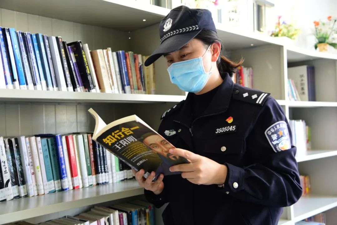 战疫里的力量,战疫前线他们用身躯筑牢防控防线