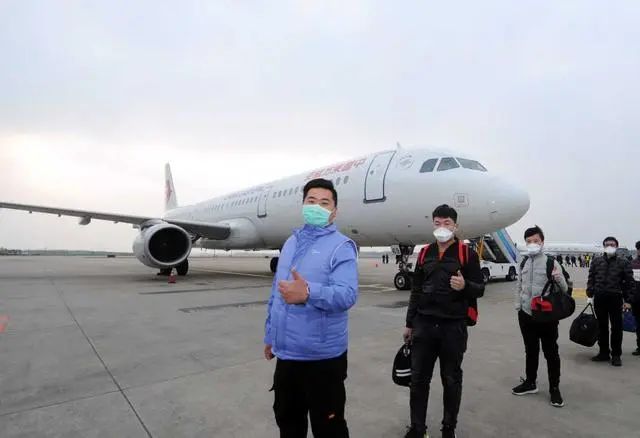 各地专列包车包机助务工人员返岗,包车专列接送员工返岗