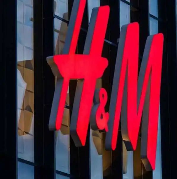 都在这里了！过去一年你支持过的奢侈品和快时尚巨头到底赚了多少？