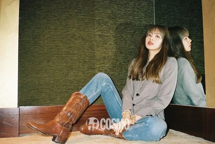 别被法国女人骗了，其实她们只穿最硬的牛仔裤