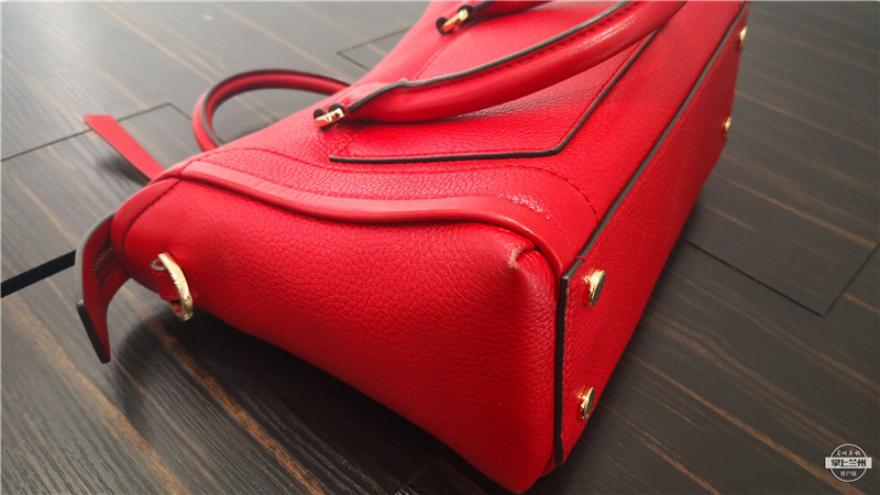 「翔哥帮忙」闹心！花3000元在兰州中心买MK女包，才用了10天就掉色脱皮