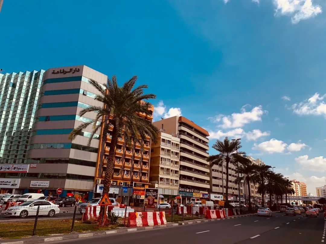 富到流油的阿联酋，穷人比黄金还多