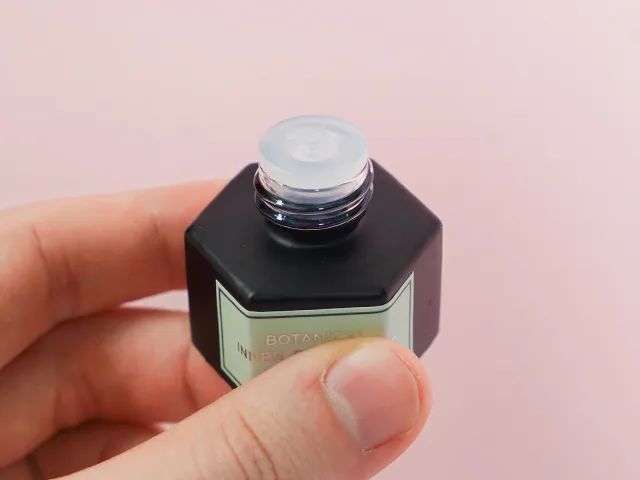 抗菌效果高达99.99%！滴在*裤内**上的香水，去除异味，还能辅助抑菌