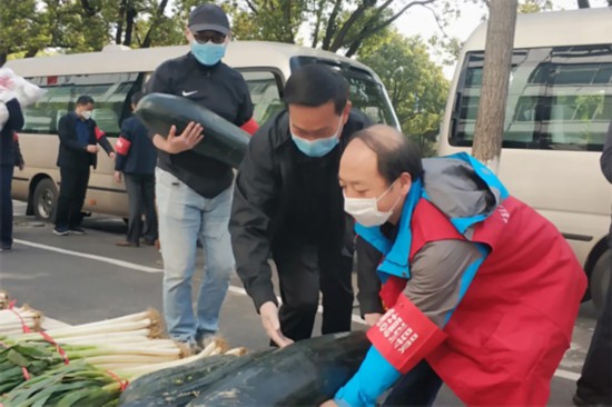 抗疫战斗中的医护工作者,各地基层工作人员抗疫的身影