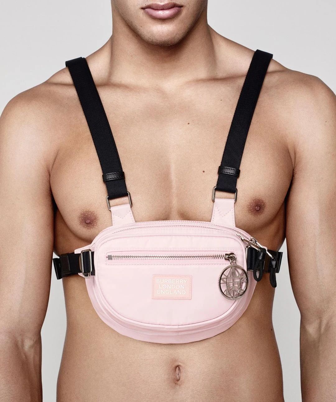 *男猛**日记：淡黄的长裙，蓬松的头发是什么鬼...我们就不吃这套