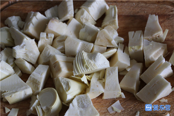 腊鹅肉炖春笋,咸鹅炖春笋的做法大全