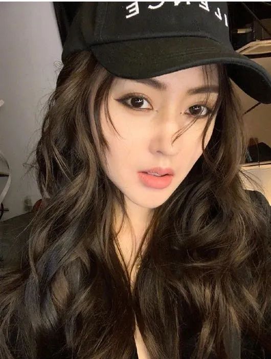 安崎、谢可寅、喻言……可都是“痣”在必得的女孩子