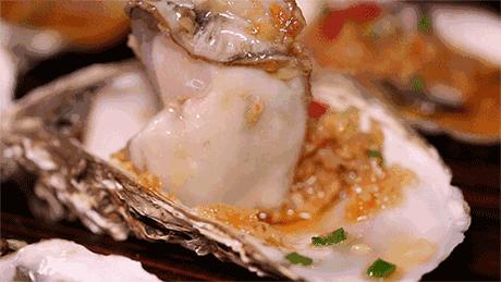 每次吃生蚝上吐下泻是什么原因,吃了生蚝上吐下泻是怎么回事