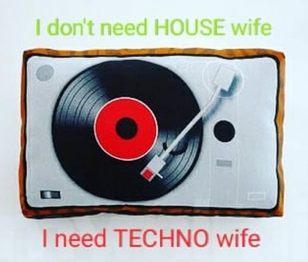 超重低音和强劲重低音哪个好,重低音和超重低音如何设置好