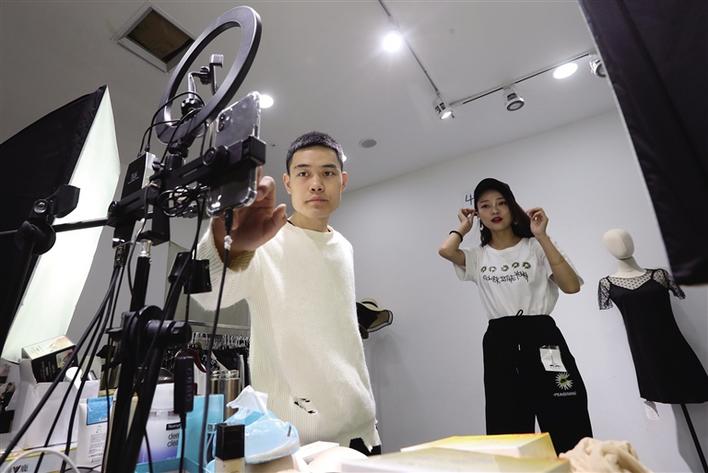 导购直播云健身线上再过年……这些消费方式你试过吗？